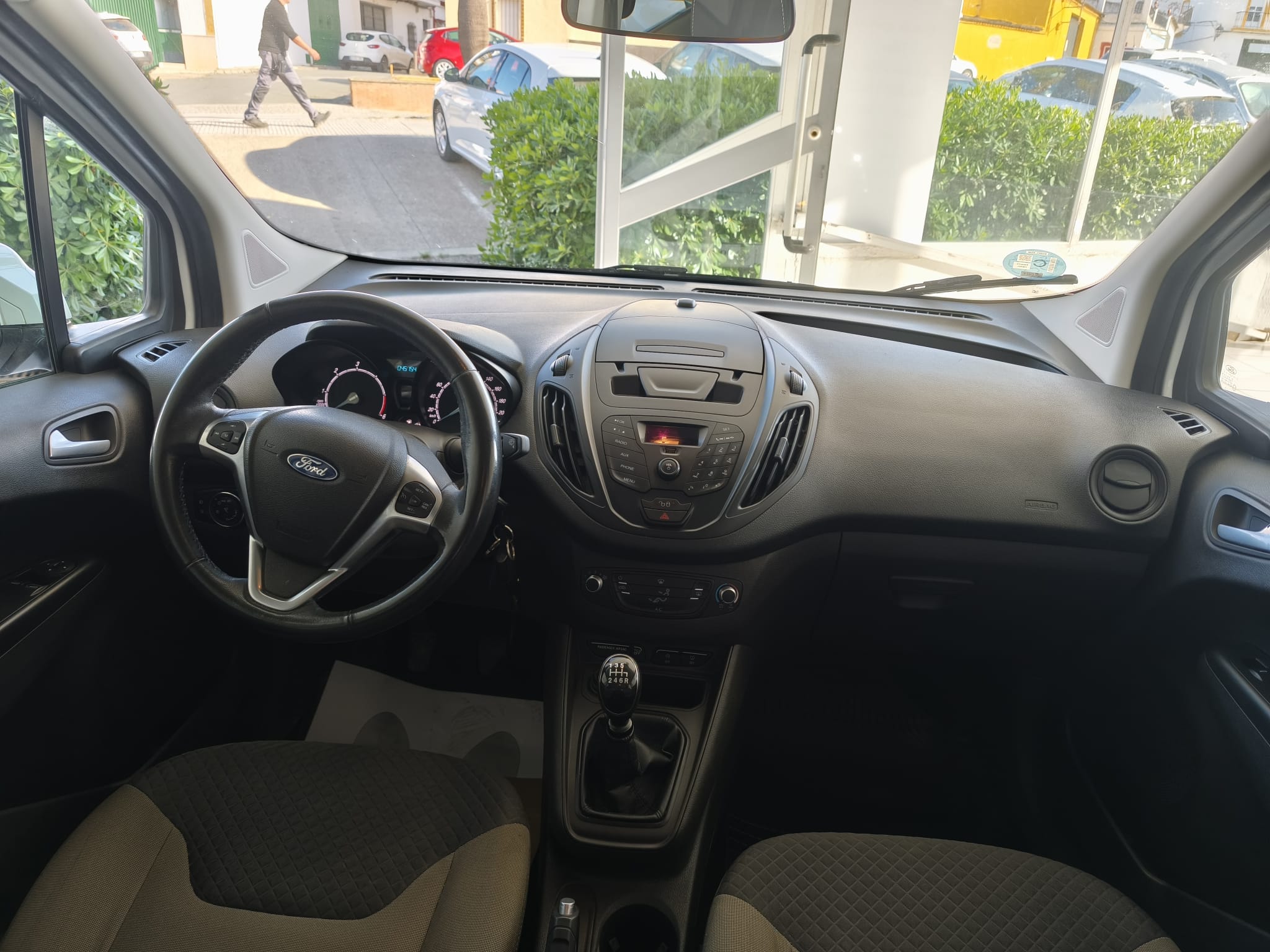 FORD TRANSIT COURRIER