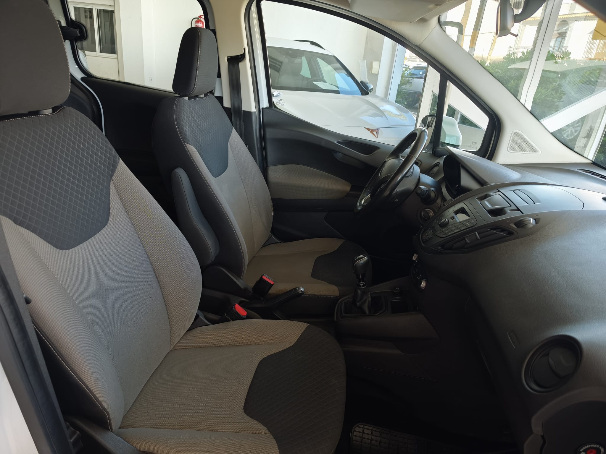 FORD TRANSIT COURRIER