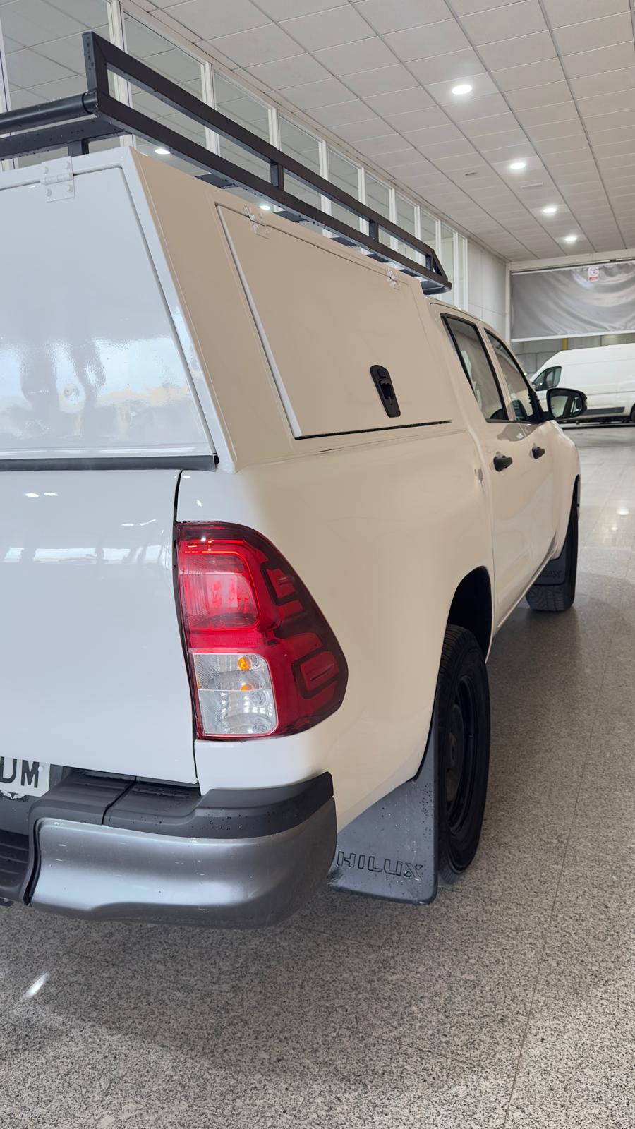 TOTYOTA HILUX