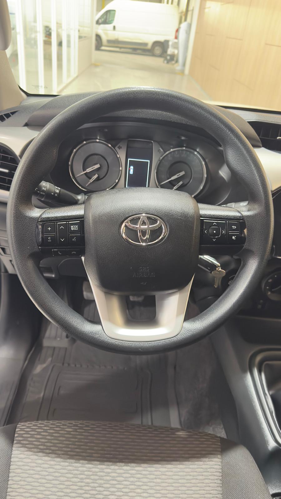TOTYOTA HILUX